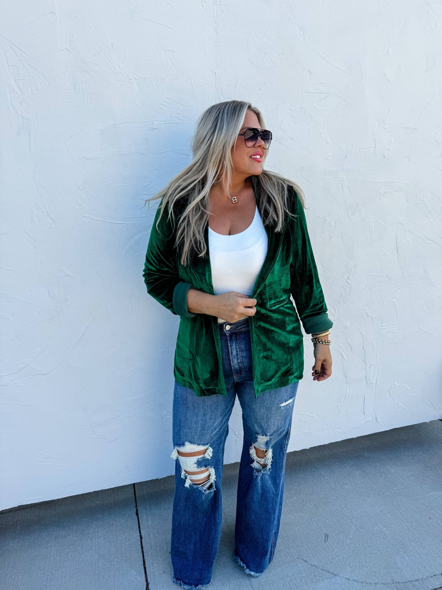 BLAKELEY MEDIUM WASH DISTRESSED JEANS