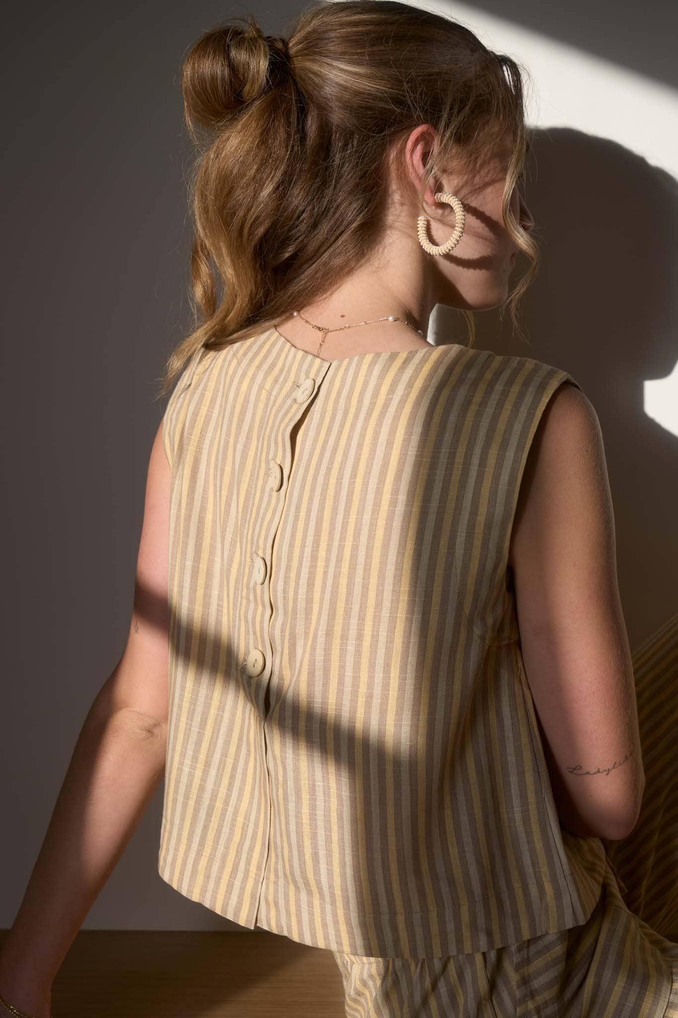 STRIPE SLEEVELESS BLOUSE WIDE LEG PANT SET