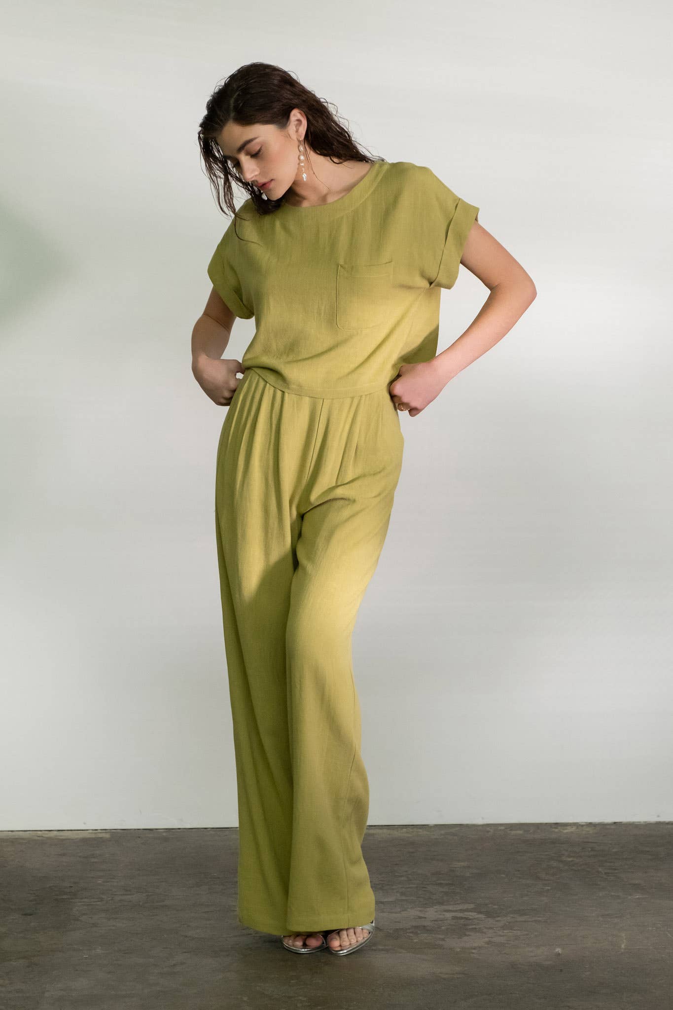 LINEN SHORT FOLD SLEEVE BOXY CUT TOP