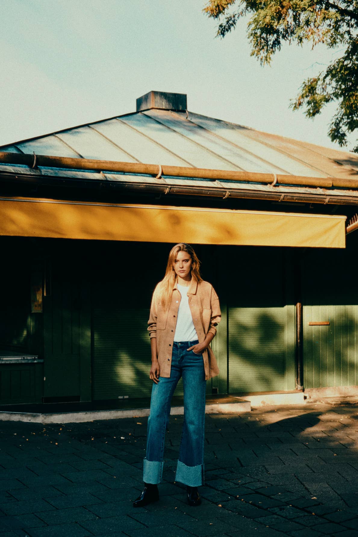 MID RISE WIDE FLARE JEANS