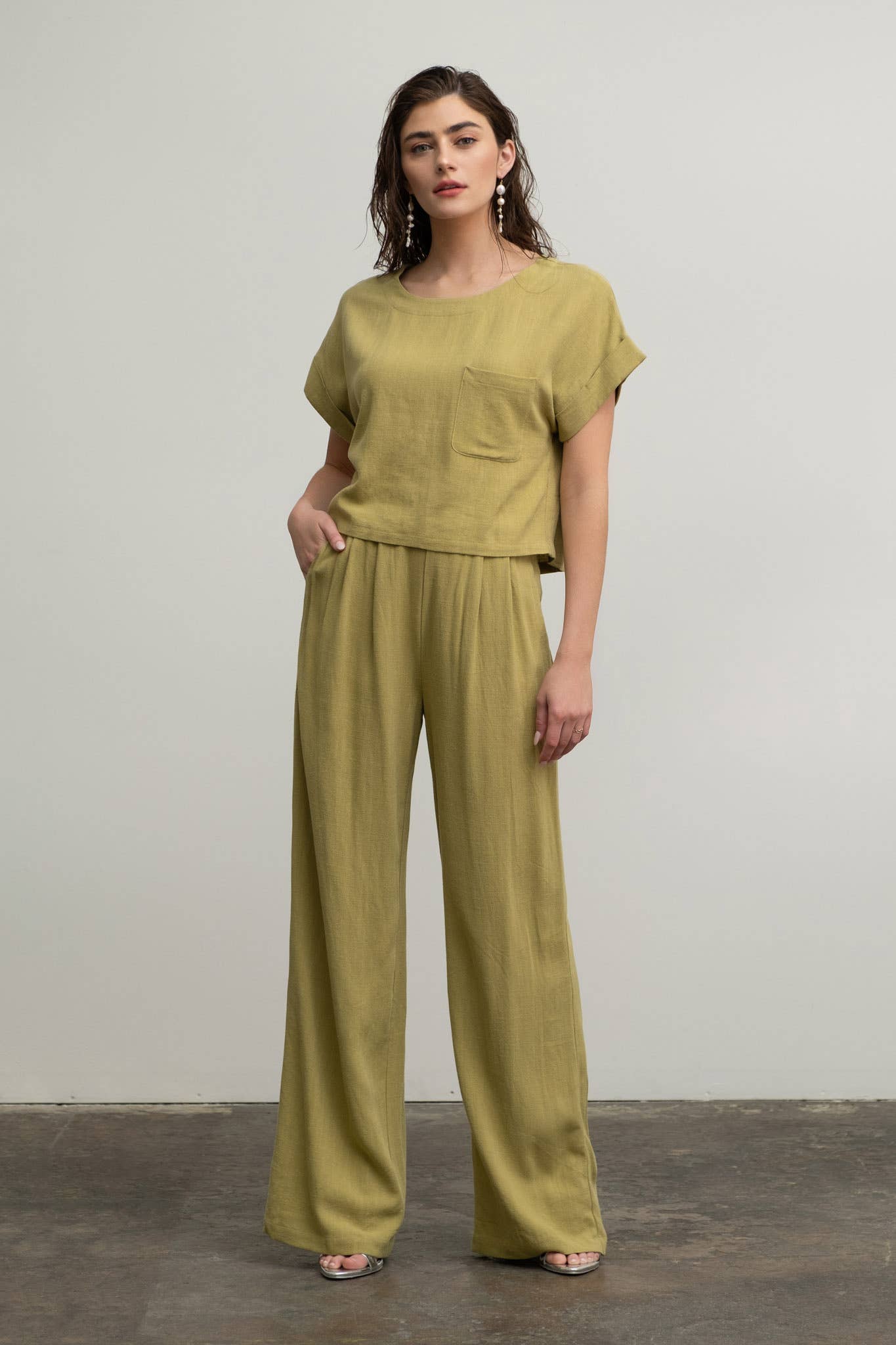 LINEN SHORT FOLD SLEEVE BOXY CUT TOP