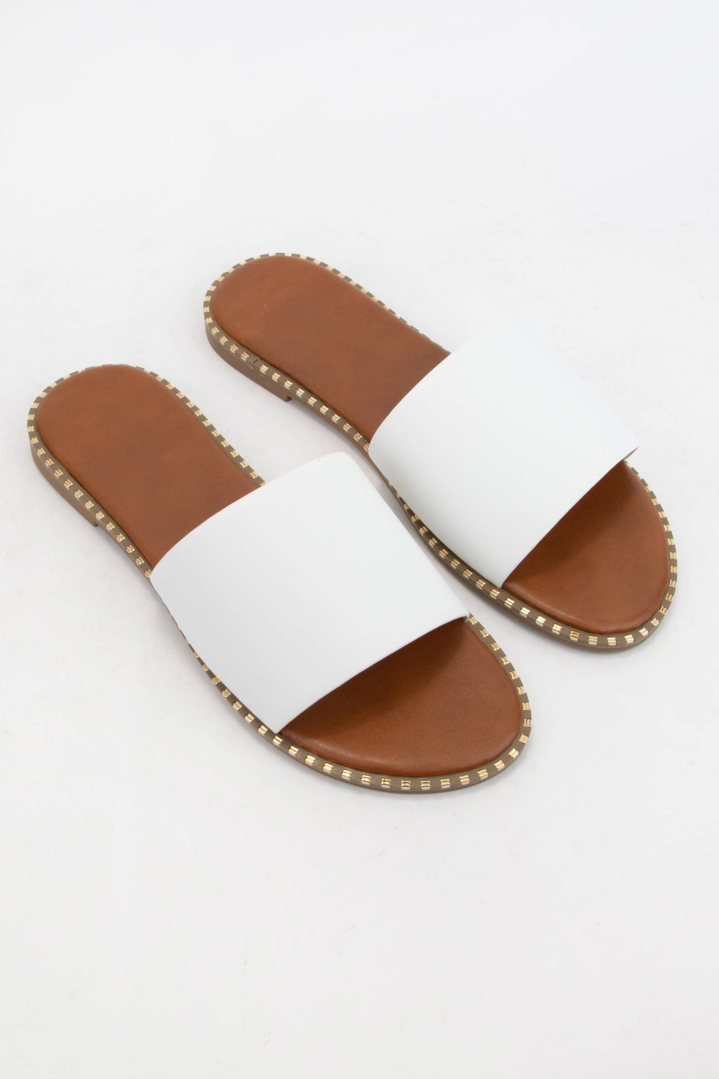 METAL TIP EMBELLISHED EDGE SANDAL