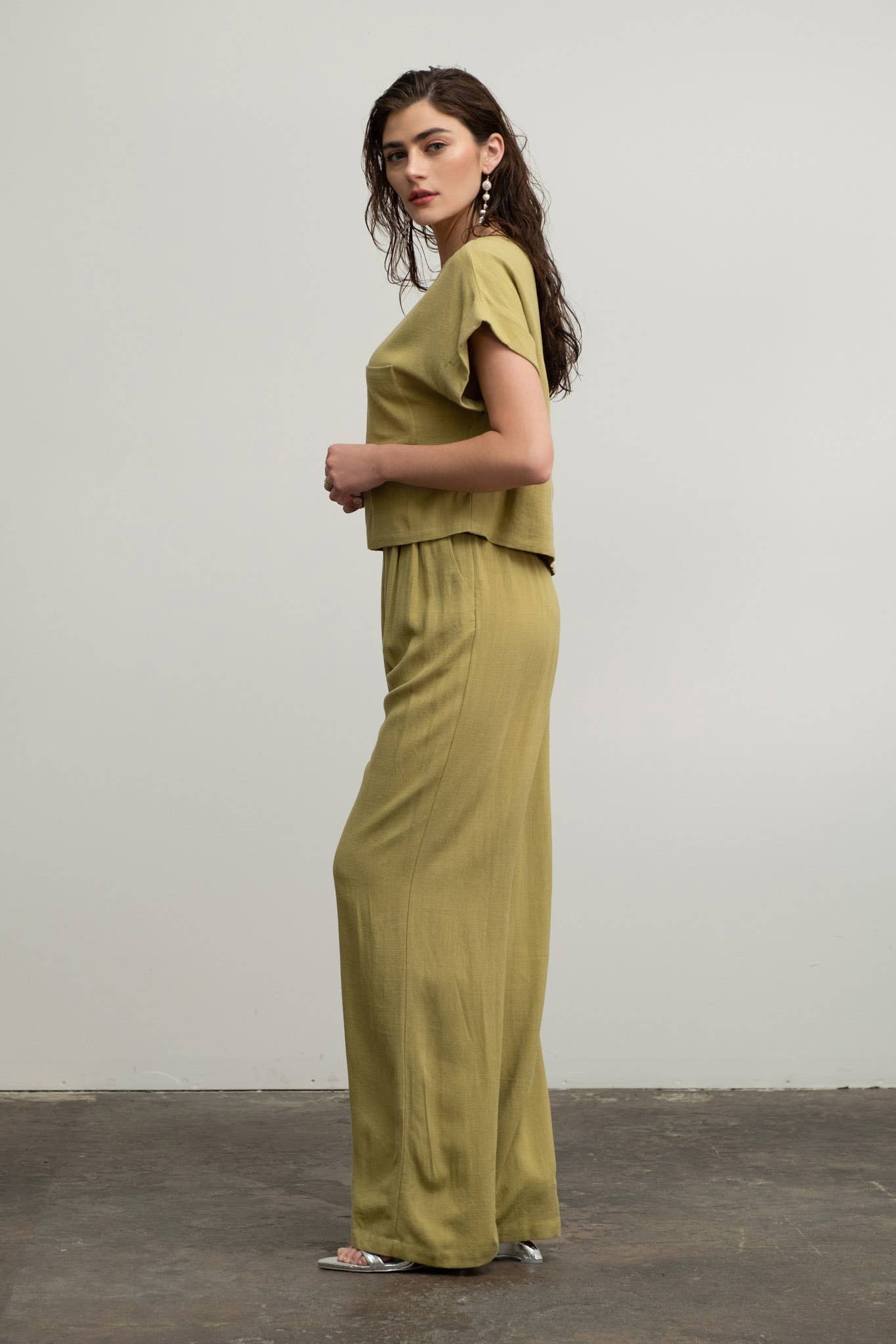 LINEN SHORT FOLD SLEEVE BOXY CUT TOP