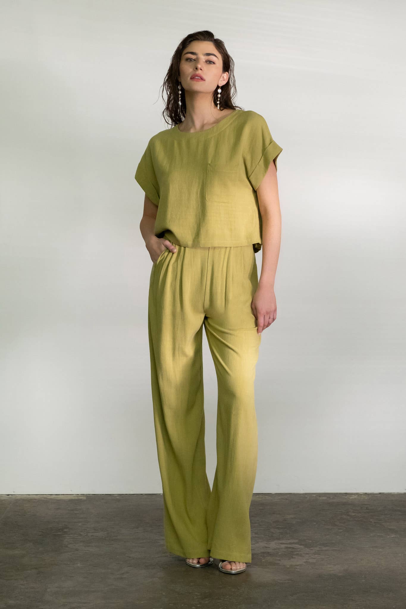 LINEN SHORT FOLD SLEEVE BOXY CUT TOP