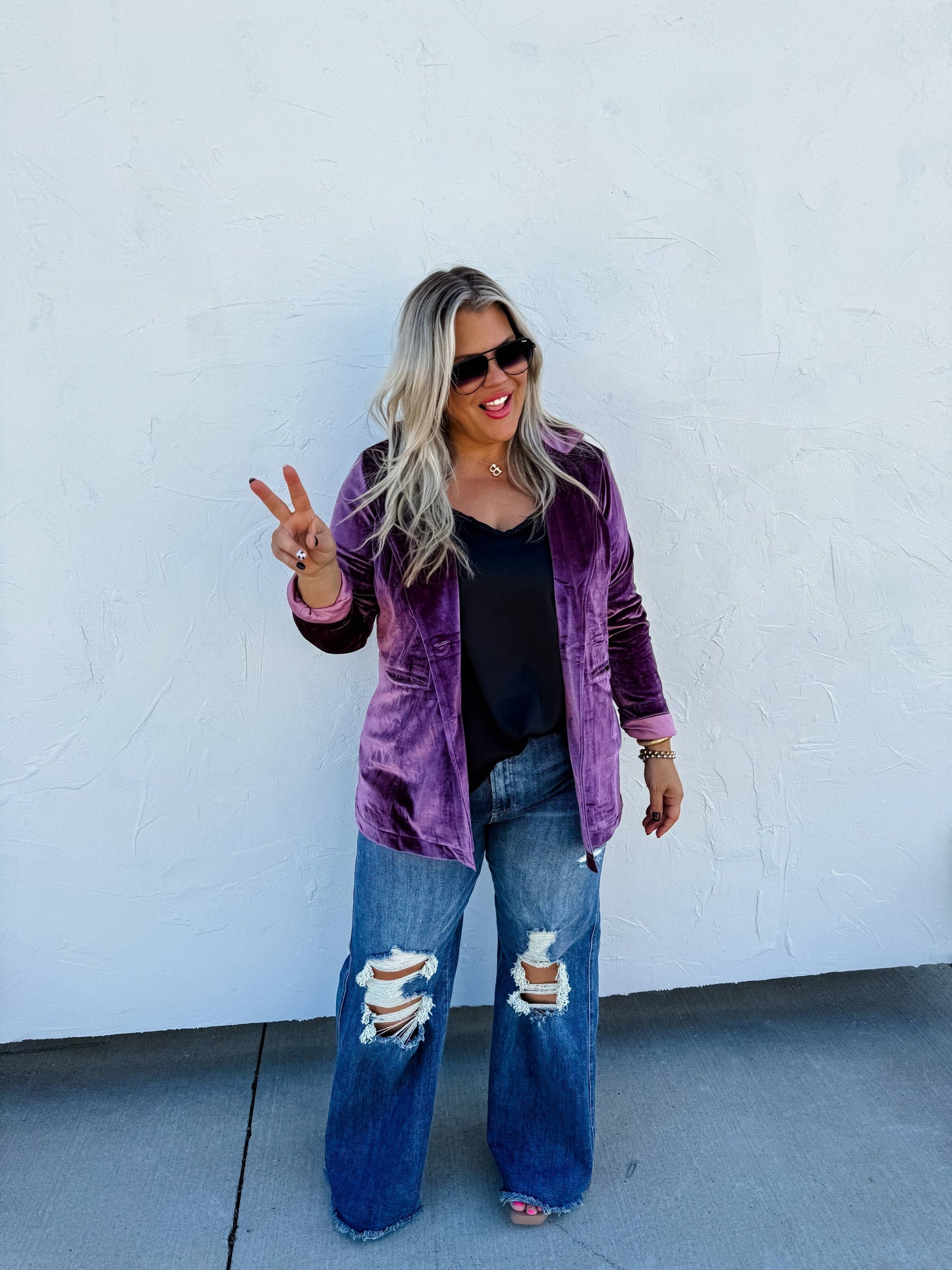 BLAKELEY MEDIUM WASH DISTRESSED JEANS